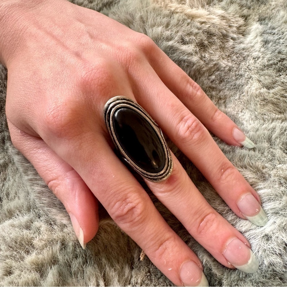 Elegant Black and Silver Jewelry Set - Picture 6 of 10